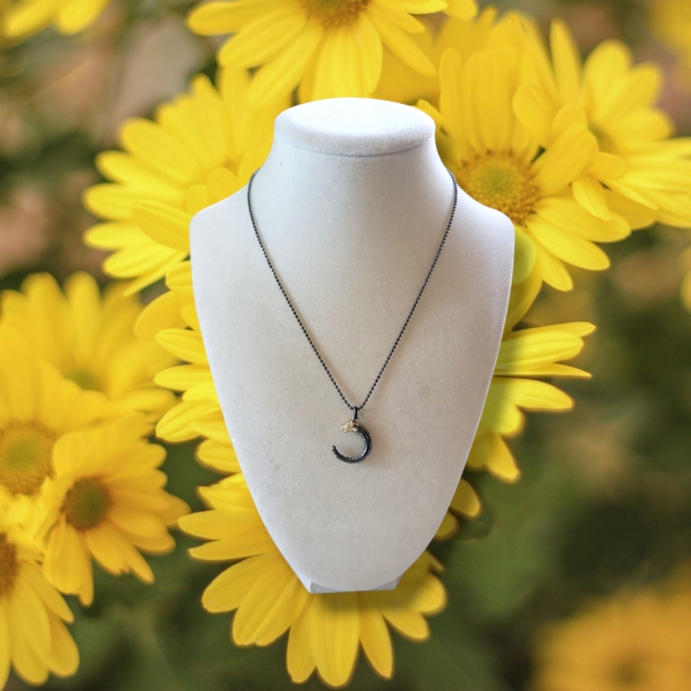 Stella & Dot | EUC Beautiful Hematite Gold Panther Crescent Pendant Necklace